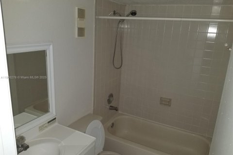 Condominio en venta en Miramar, Florida, 2 dormitorios, 77.29 m2 № 2036843 - foto 14