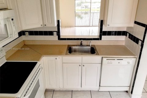 Condominio en venta en Miramar, Florida, 2 dormitorios, 77.29 m2 № 2036843 - foto 2