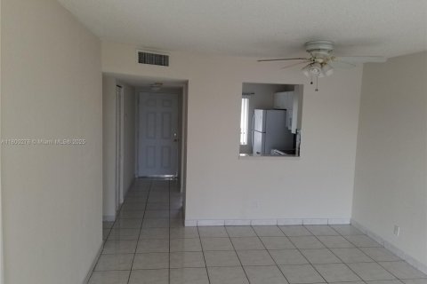 Condominio en venta en Miramar, Florida, 2 dormitorios, 77.29 m2 № 2036843 - foto 7