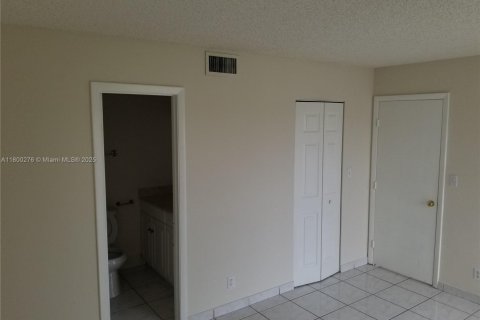 Condominio en venta en Miramar, Florida, 2 dormitorios, 77.29 m2 № 2036843 - foto 9