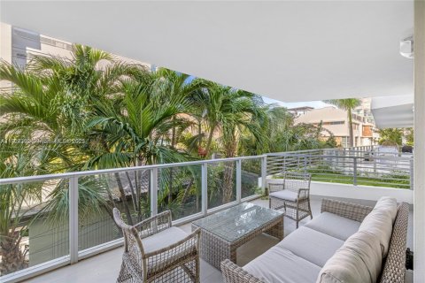 Apartment in Bay Harbor Islands, Florida 2 bedrooms, 87.89 sq.m. № 1702880 - photo 13