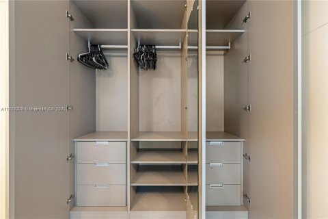 Apartment in Bay Harbor Islands, Florida 2 bedrooms, 87.89 sq.m. № 1702880 - photo 10