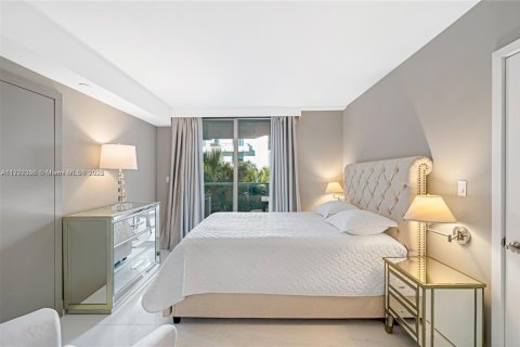 Apartment in Bay Harbor Islands, Florida 2 bedrooms, 87.89 sq.m. № 1702880 - photo 3