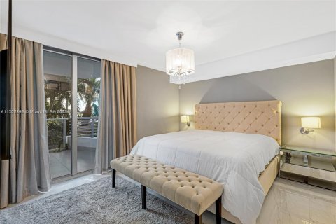 Apartment in Bay Harbor Islands, Florida 2 bedrooms, 87.89 sq.m. № 1702880 - photo 2