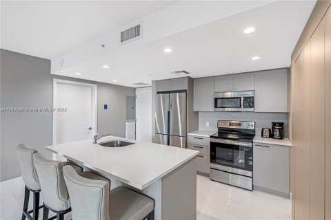 Apartment in Bay Harbor Islands, Florida 2 bedrooms, 87.89 sq.m. № 1702880 - photo 6