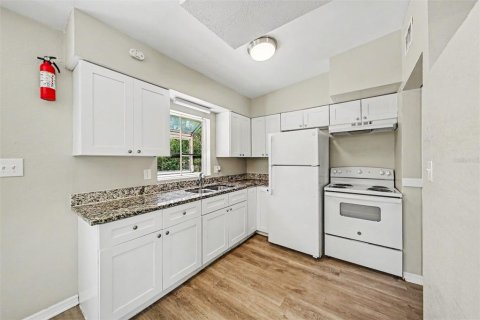 House in Orlando, Florida 3 bedrooms, 95.22 sq.m. № 2095417 - photo 7