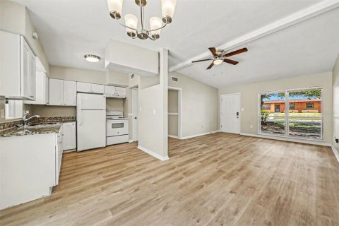 House in Orlando, Florida 3 bedrooms, 95.22 sq.m. № 2095417 - photo 6