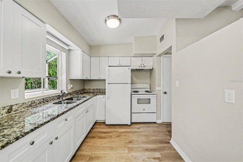 House in Orlando, Florida 3 bedrooms, 95.22 sq.m. № 2095417 - photo 8