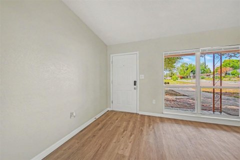 House in Orlando, Florida 3 bedrooms, 95.22 sq.m. № 2095417 - photo 2