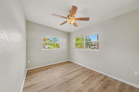 House in Orlando, Florida 3 bedrooms, 95.22 sq.m. № 2095417 - photo 13