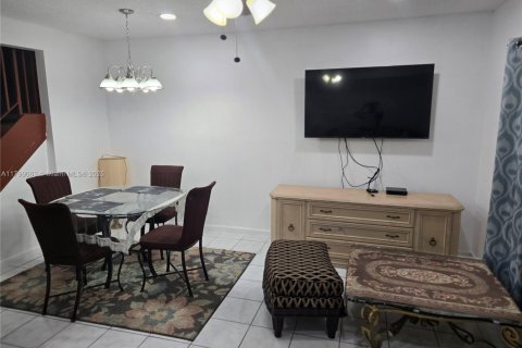 Купить таунхаус в Норт-Лодердейл, Флорида 3 спальни, 150.5м2, № 1923782 - фото 6