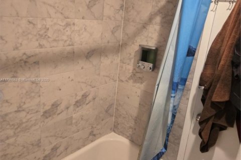 Купить таунхаус в Норт-Лодердейл, Флорида 3 спальни, 150.5м2, № 1923782 - фото 17