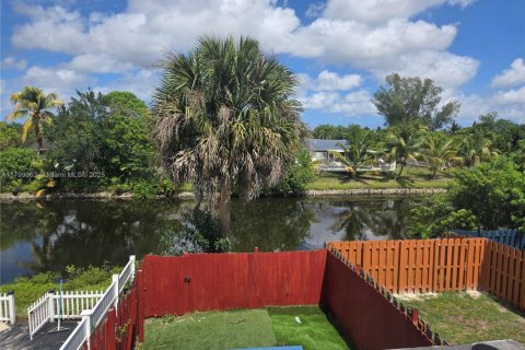 Купить таунхаус в Норт-Лодердейл, Флорида 3 спальни, 150.5м2, № 1923782 - фото 18
