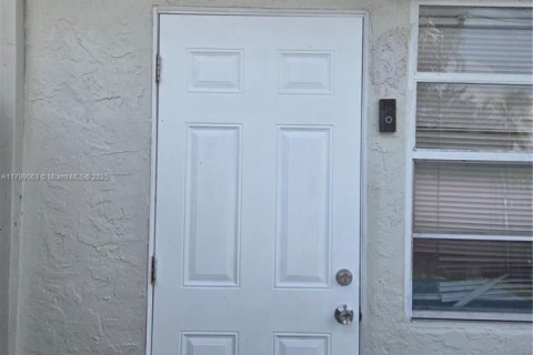 Купить таунхаус в Норт-Лодердейл, Флорида 3 спальни, 150.5м2, № 1923782 - фото 20