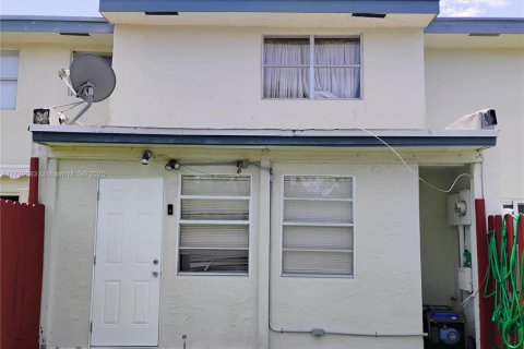 Купить таунхаус в Норт-Лодердейл, Флорида 3 спальни, 150.5м2, № 1923782 - фото 19