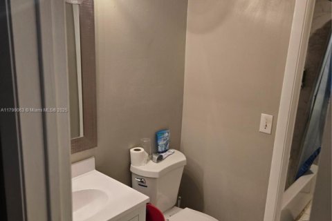 Купить таунхаус в Норт-Лодердейл, Флорида 3 спальни, 150.5м2, № 1923782 - фото 16