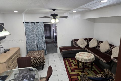 Купить таунхаус в Норт-Лодердейл, Флорида 3 спальни, 150.5м2, № 1923782 - фото 8