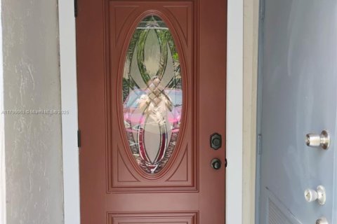 Купить таунхаус в Норт-Лодердейл, Флорида 3 спальни, 150.5м2, № 1923782 - фото 2