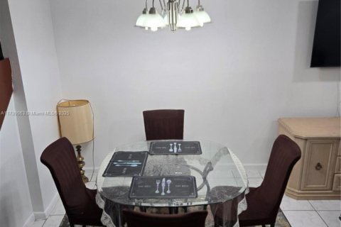 Купить таунхаус в Норт-Лодердейл, Флорида 3 спальни, 150.5м2, № 1923782 - фото 7