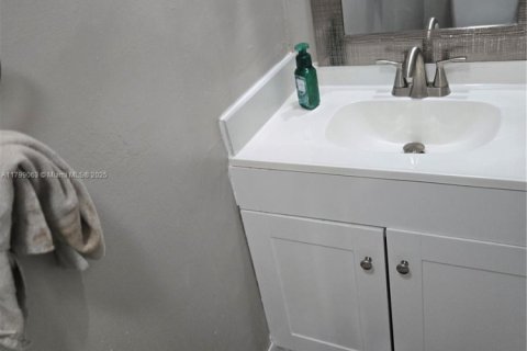 Купить таунхаус в Норт-Лодердейл, Флорида 3 спальни, 150.5м2, № 1923782 - фото 9