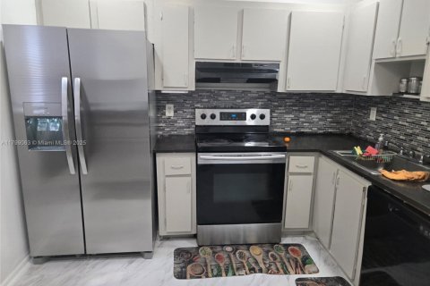 Купить таунхаус в Норт-Лодердейл, Флорида 3 спальни, 150.5м2, № 1923782 - фото 3