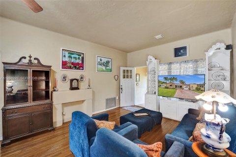 Casa en venta en Hollywood, Florida, 2 dormitorios, 131.83 m2 № 2010750 - foto 10