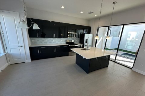House in Davenport, Florida 4 bedrooms, 183.39 sq.m. № 1573825 - photo 7