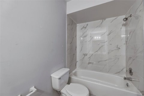 Touwnhouse à vendre à Titusville, Floride: 2 chambres, 105.91 m2 № 2098055 - photo 18
