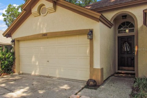 House in Tampa, Florida 3 bedrooms, 139.73 sq.m. № 1815937 - photo 2