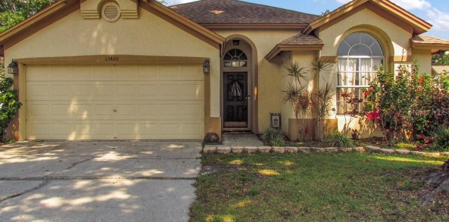 House in Tampa, Florida 3 bedrooms, 139.73 sq.m. № 1815937