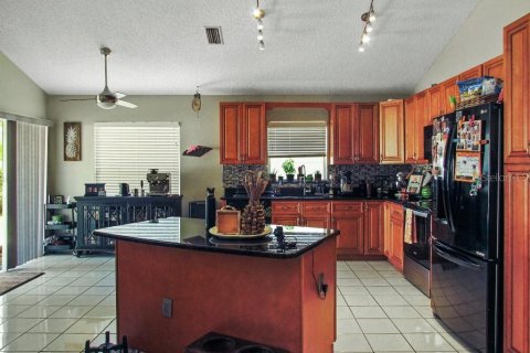 House in Tampa, Florida 3 bedrooms, 139.73 sq.m. № 1815937 - photo 7