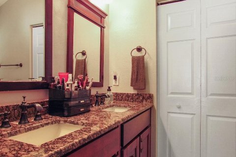 House in Tampa, Florida 3 bedrooms, 139.73 sq.m. № 1815937 - photo 12