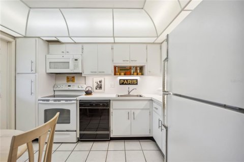 Condo in Sarasota, Florida, 1 bedroom  № 1603019 - photo 16