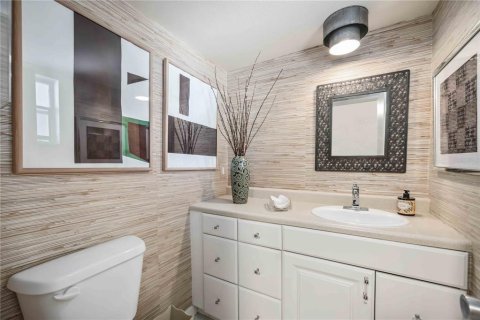 Condo in Sarasota, Florida, 1 bedroom  № 1603019 - photo 27