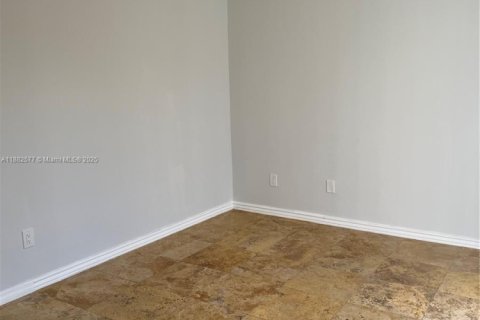 Снять в аренду таунхаус в Бока-Ратон, Флорида 2 спальни, 112.23м2, № 1931829 - фото 5