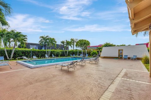 Снять в аренду таунхаус в Бока-Ратон, Флорида 2 спальни, 112.23м2, № 1931829 - фото 14