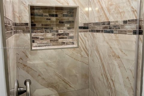 Снять в аренду таунхаус в Бока-Ратон, Флорида 2 спальни, 112.23м2, № 1931829 - фото 9