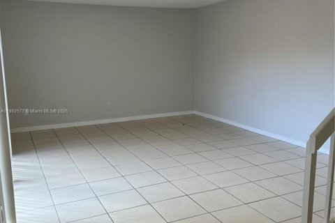 Снять в аренду таунхаус в Бока-Ратон, Флорида 2 спальни, 112.23м2, № 1931829 - фото 10