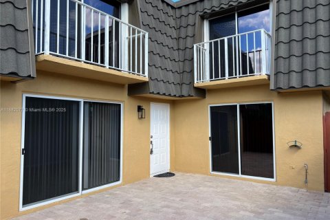 Снять в аренду таунхаус в Бока-Ратон, Флорида 2 спальни, 112.23м2, № 1931829 - фото 13