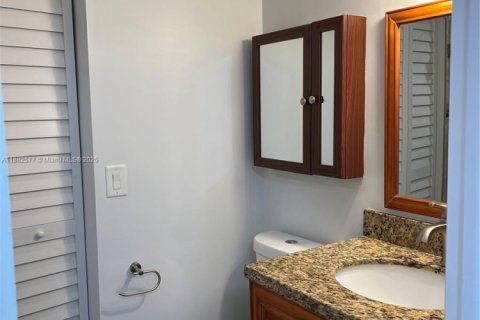 Снять в аренду таунхаус в Бока-Ратон, Флорида 2 спальни, 112.23м2, № 1931829 - фото 6