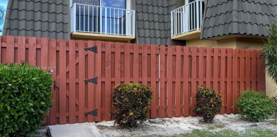 Таунхаус в Бока-Ратон, Флорида 2 спальни, 112.23м2 № 1931829