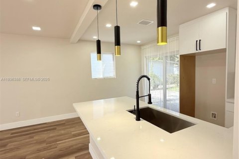 Casa en venta en Davie, Florida, 3 dormitorios, 92.9 m2 № 1994363 - foto 9