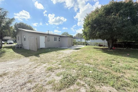Casa en venta en Davie, Florida, 3 dormitorios, 92.9 m2 № 1994363 - foto 2