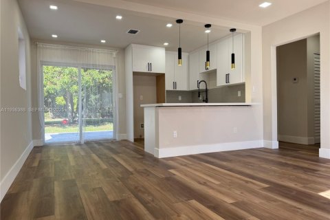 Casa en venta en Davie, Florida, 3 dormitorios, 92.9 m2 № 1994363 - foto 29