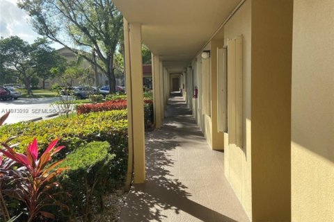 Condominio en alquiler en Pembroke Pines, Florida, 2 dormitorios, 110.74 m2 № 2044667 - foto 2