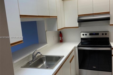 Condominio en alquiler en Pembroke Pines, Florida, 2 dormitorios, 110.74 m2 № 2044667 - foto 4