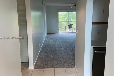 Condominio en alquiler en Pembroke Pines, Florida, 2 dormitorios, 110.74 m2 № 2044667 - foto 8