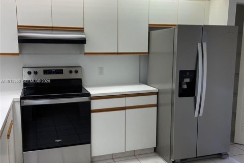 Condominio en alquiler en Pembroke Pines, Florida, 2 dormitorios, 110.74 m2 № 2044667 - foto 3