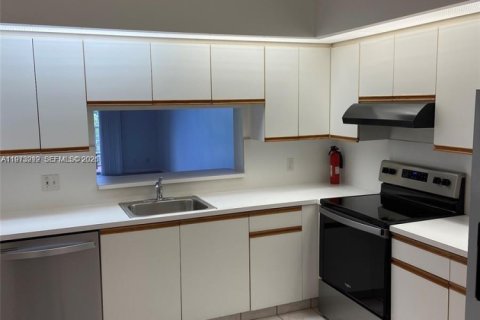 Condominio en alquiler en Pembroke Pines, Florida, 2 dormitorios, 110.74 m2 № 2044667 - foto 5