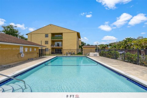 Copropriété à vendre à Miami, Floride: 3 chambres, 108.7 m2 № 2176101 - photo 19
